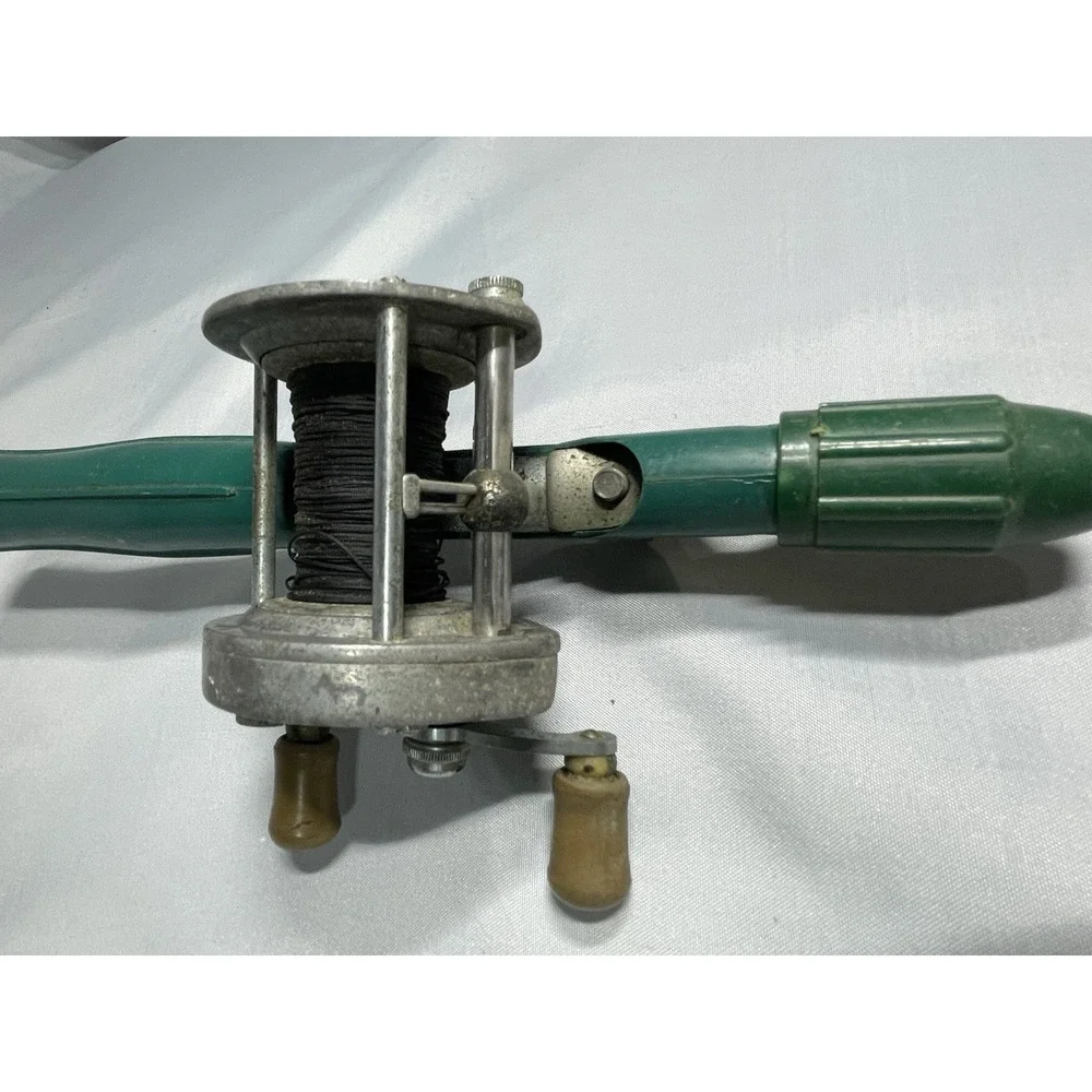Pflueger Supreme Anti-Backlash Level Wind Bait Casting Fishing Reel -Vintage